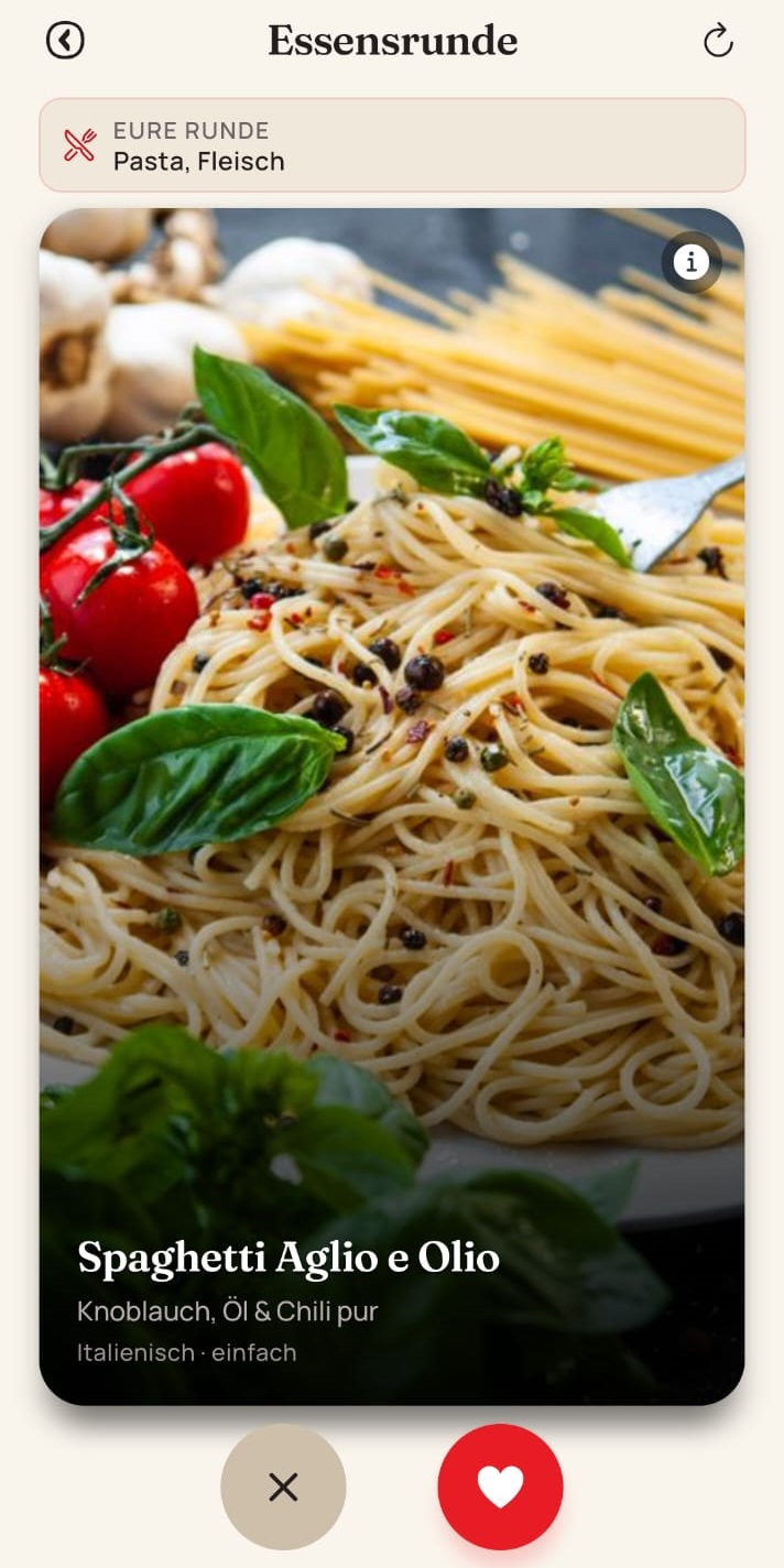 Die Essensrunde in DatePick: eine Karte mit Spaghetti Aglio e Olio, darunter ein Knopf zum Ablehnen und ein Herz zum Liken.